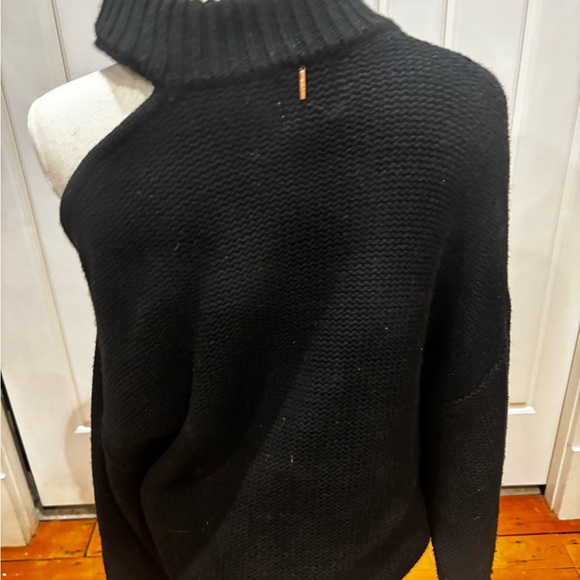 Misa Los Angeles Black Off-the-Shoulder Sweater - Picture 4 of 6